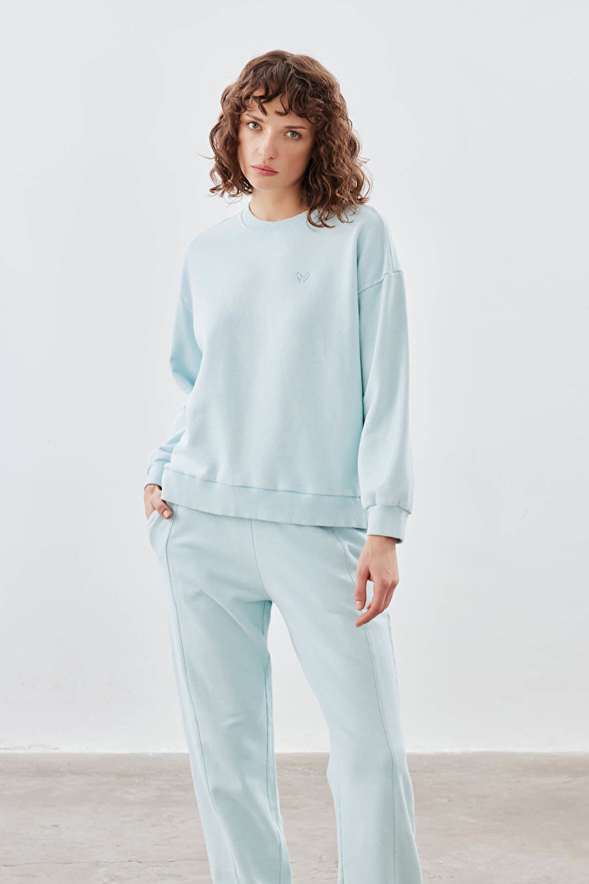 Kadın Pamuklu Yıkamalı Üç İplik Uzun Kollu Sweatshirt