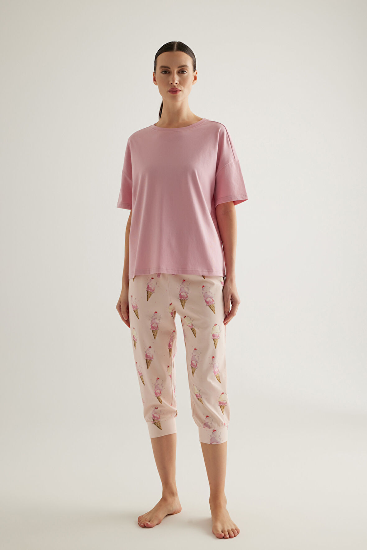 Kadın Pamuklu Kısa Kollu Kapri Pijama Takımı