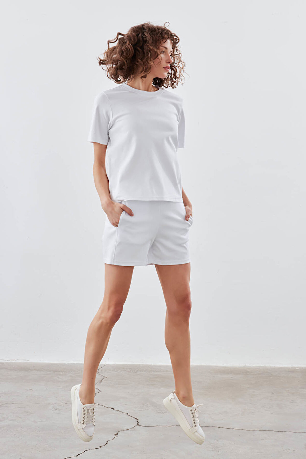 Kadın Pamuklu Kısa Kollu T-shirt