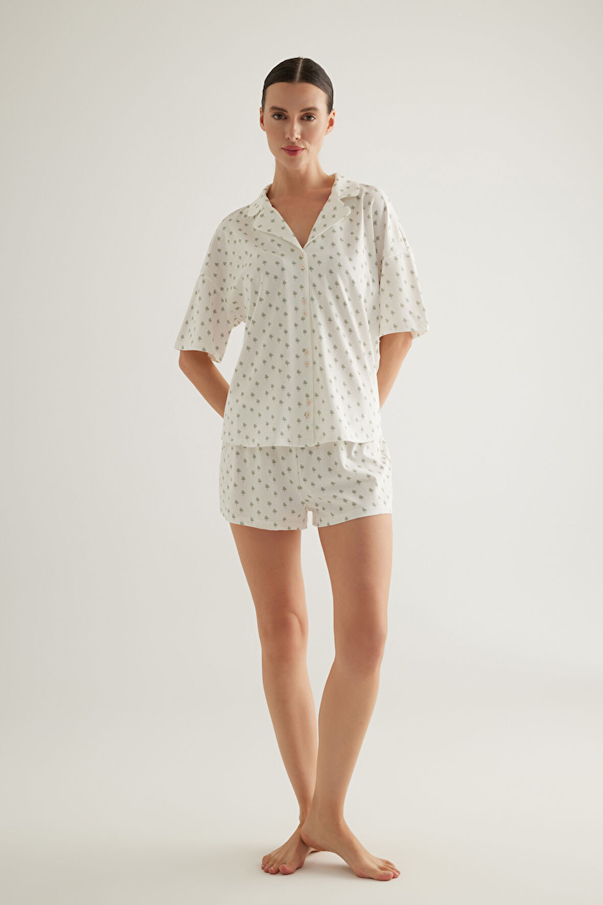 Kadın Pamuklu Gömlek Yaka Şortlu Pijama Takımı