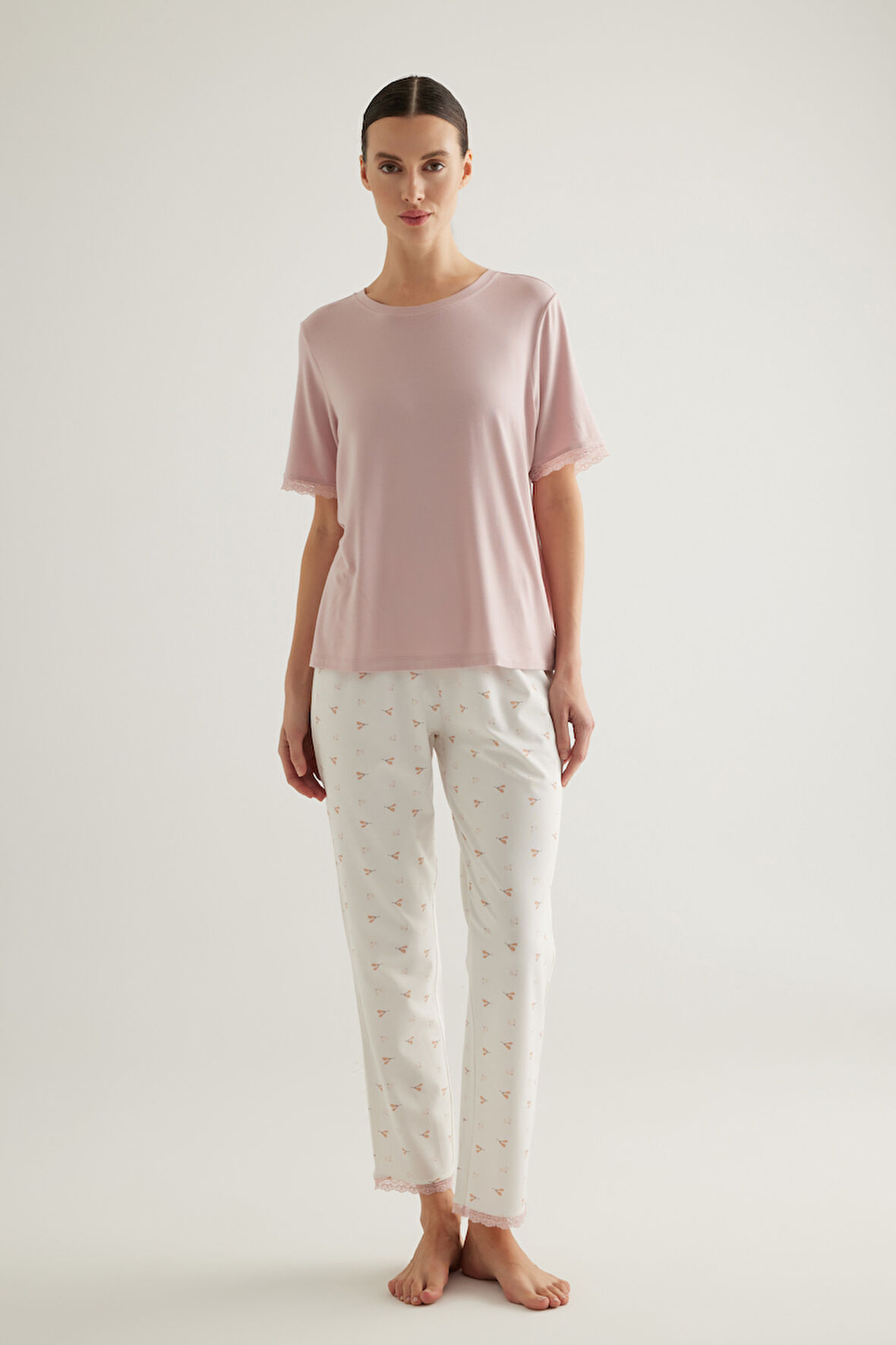 Kadın Pamuklu Dantel Detaylı Kısa Kol Uzun Pijama Takımı