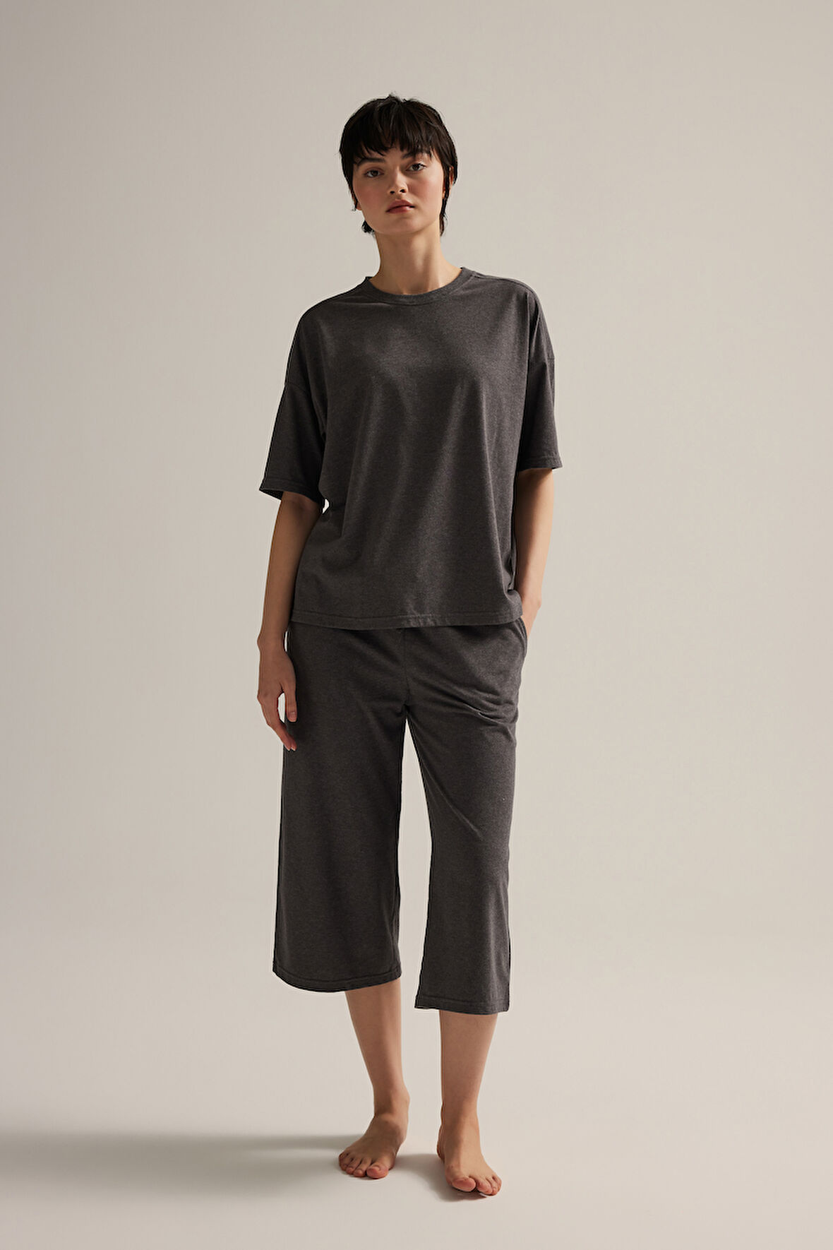 Kadın Pamuklu Kısa Kollu Kapri Pijama Takımı