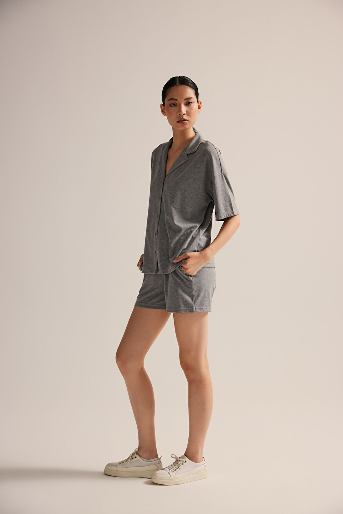 Kadın Pamuklu Kısa Kollu Gömlek Şortlu Pijama Takımı