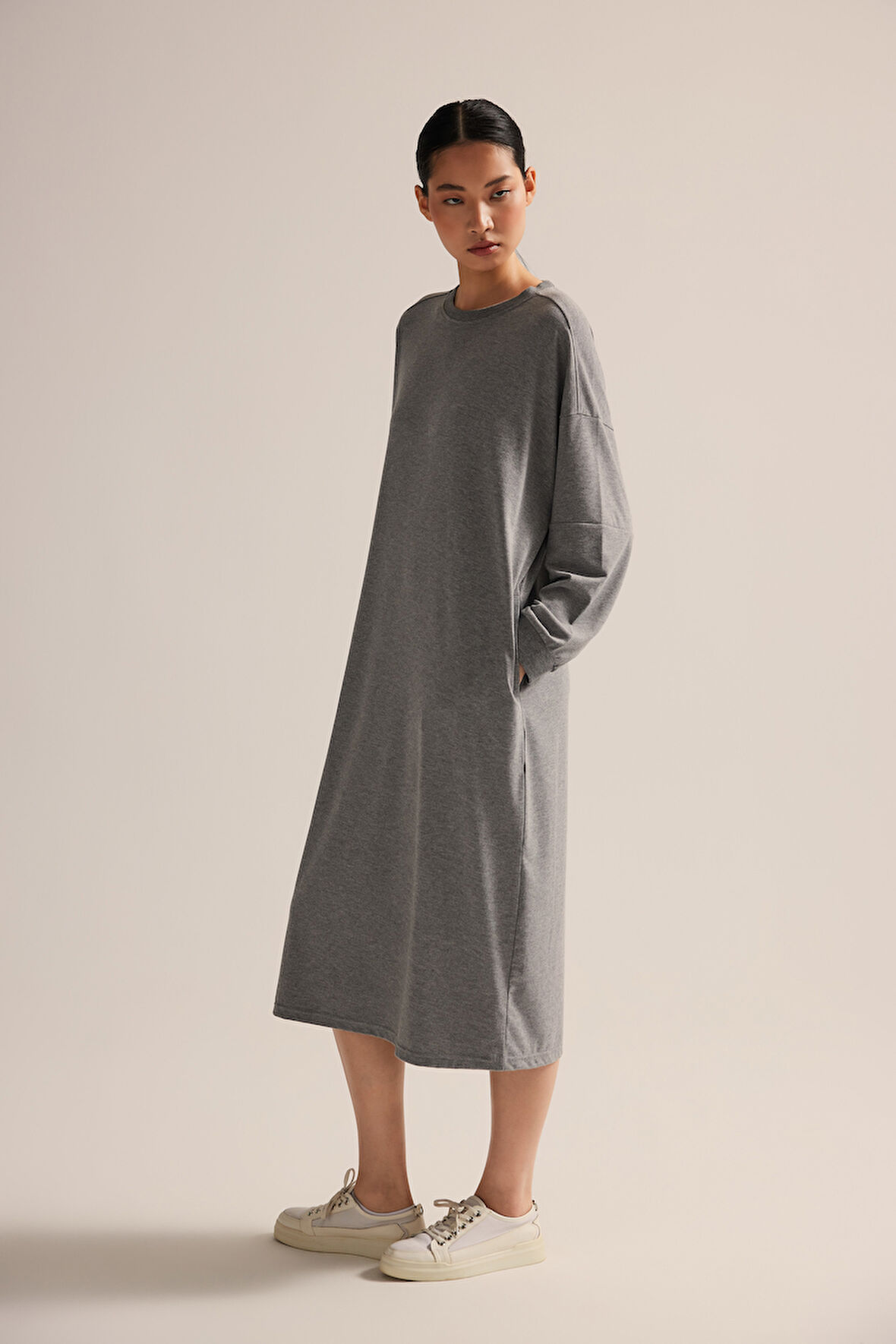 Kadın Pamuklu Uzun Kollu Cepli Yırtmaç Detaylı Gecelik