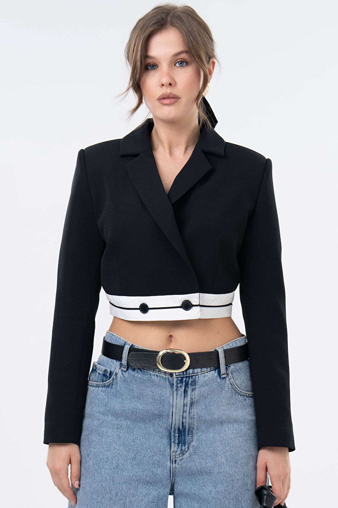 Siyah Garni Detaylı Kruvaze Crop Blazer Dokuma Ceket