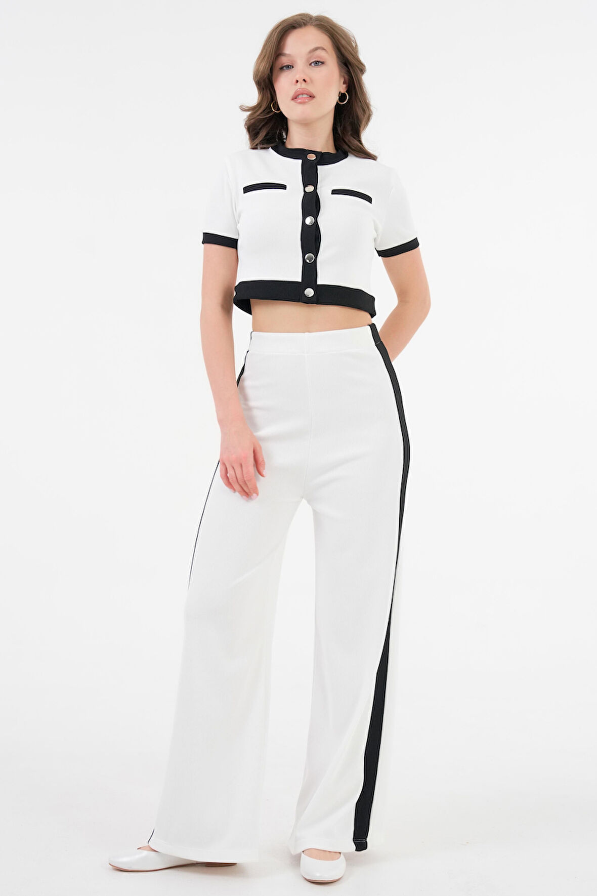 Beyaz Şerit Detaylı Çıtçıtlı Crop Bluz - Beli Lastikli Pantolon Fitilli Örme Takım