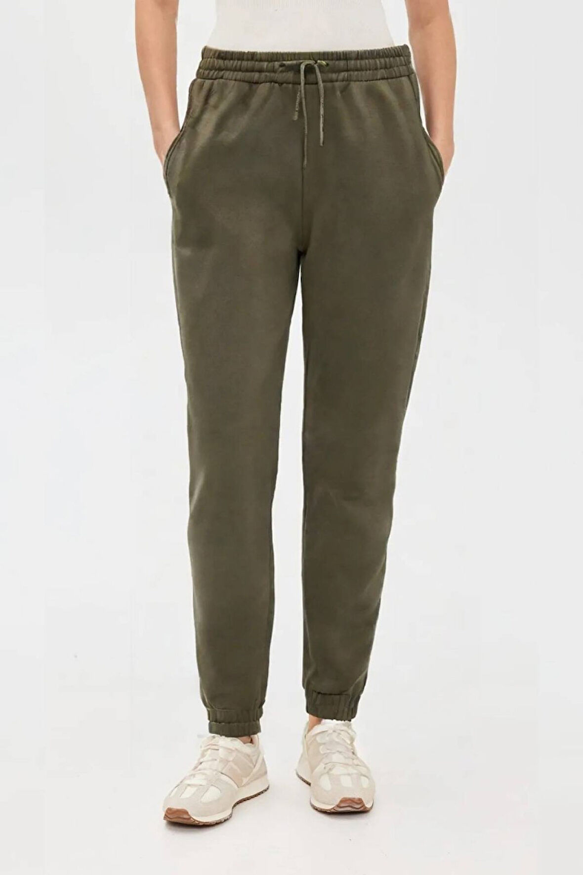 Haki - M Kadın Standart Fit Beli ve Paçası Lastikli Basic Jogger Eşofman Altı - 3 İplik