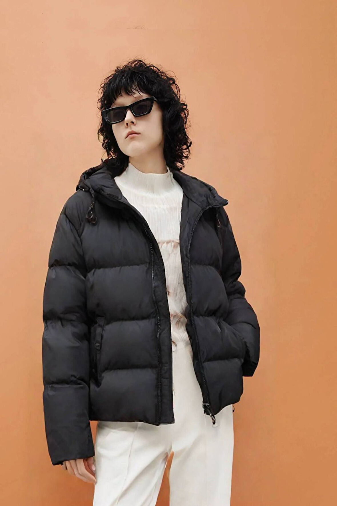 Siyah - XL Kadın Relax Fit Kapüşonlu Fermuarlı Kısa Şişme Mont - Puffer Jacket