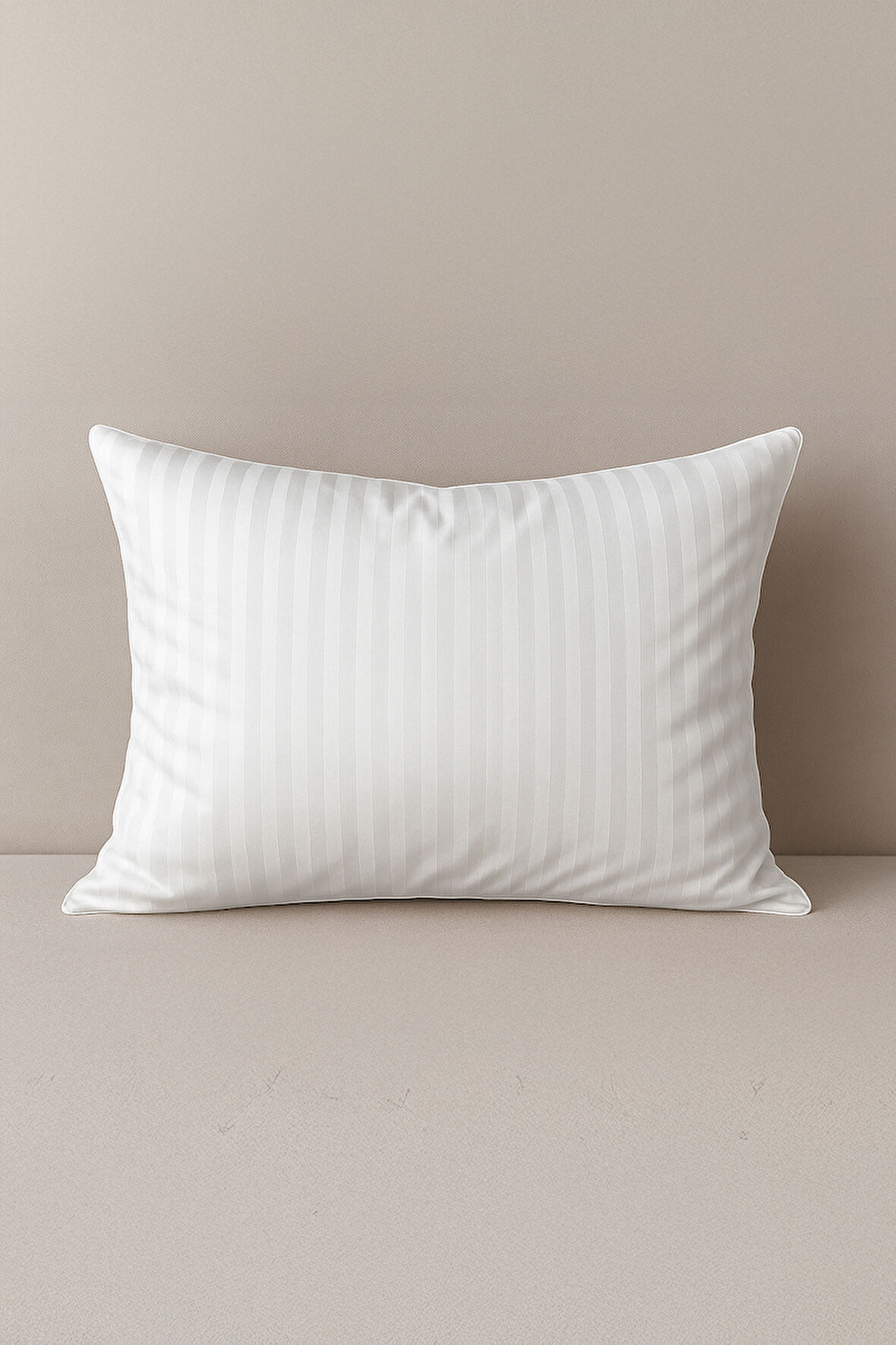 Beyaz Çizgili Pamuk Saten Yastık Kılıfı