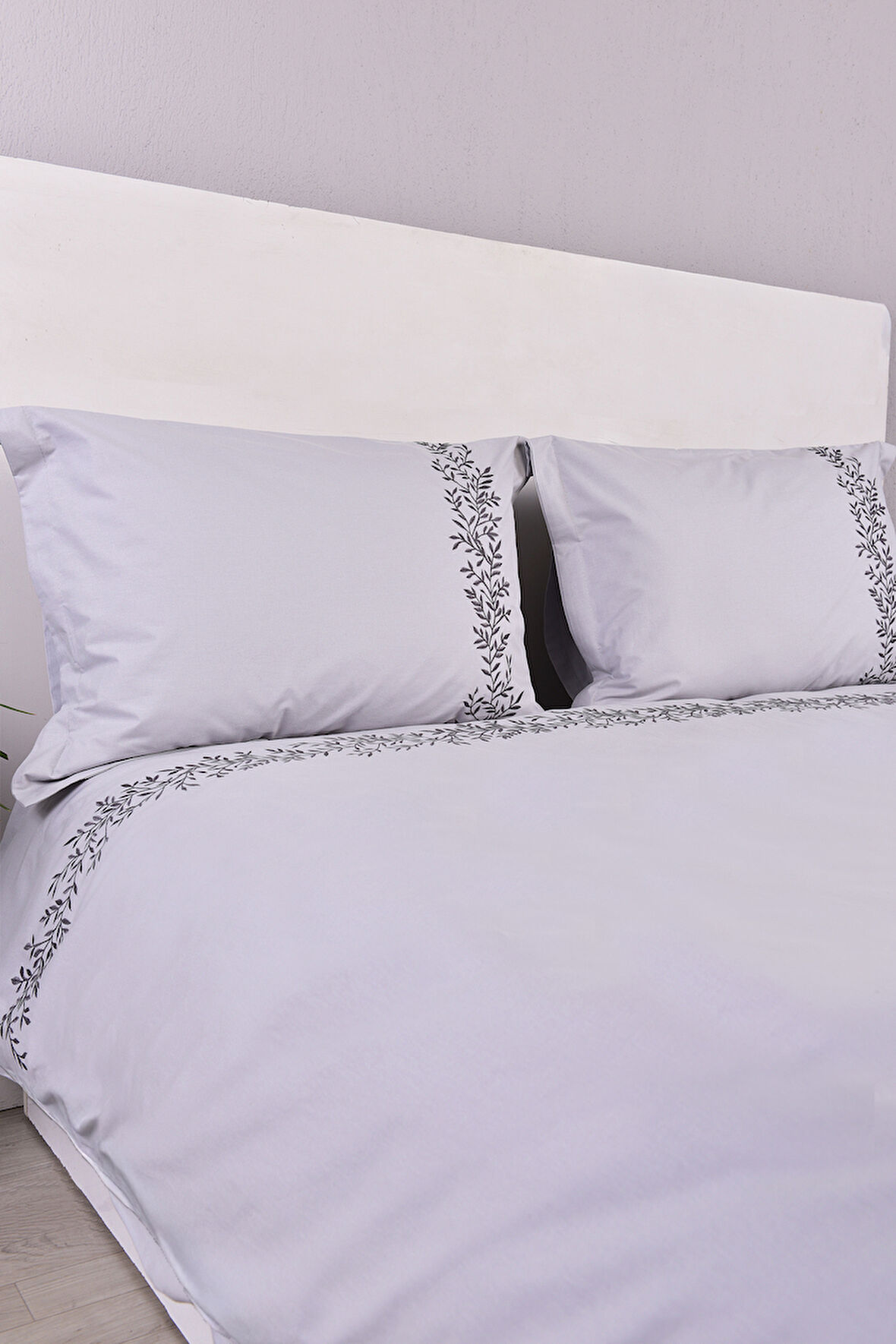 Yaprak İşlemeli Çift Kişilik Nevresim Takımı Gri %100 Pamuk