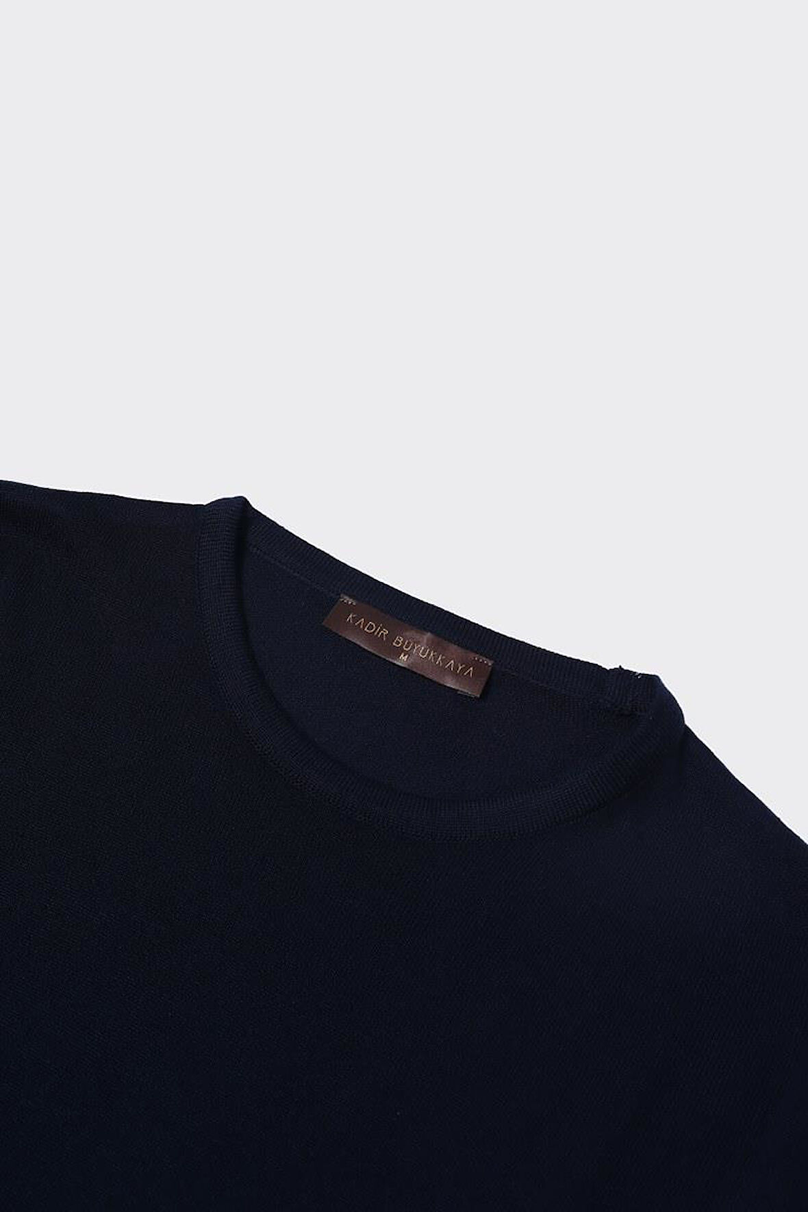 Şıklık ve Konfor Sunan Bisiklet Yaka Triko Erkek Kazak