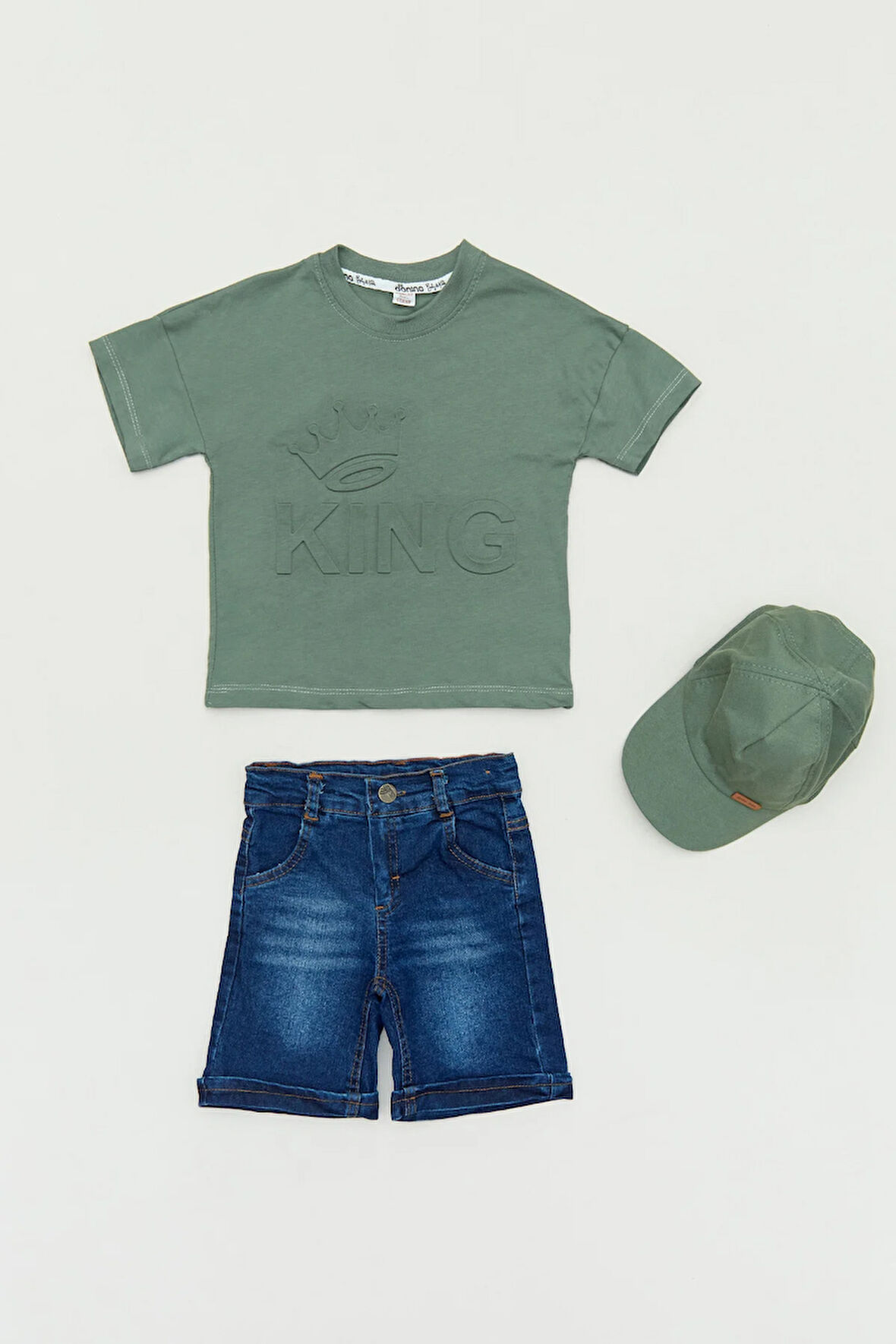King Kabartmalı Şapka Aksesuarlı Erkek Çocuk Takım