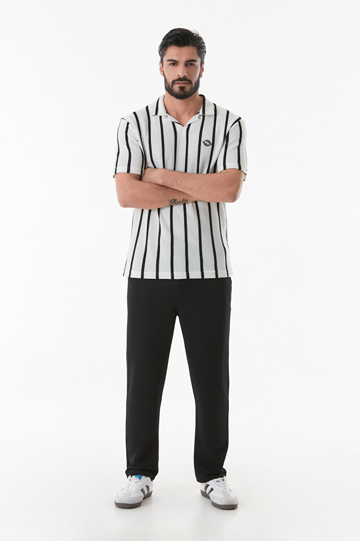 Çizgili Nakışlı Polo Yaka Tişört