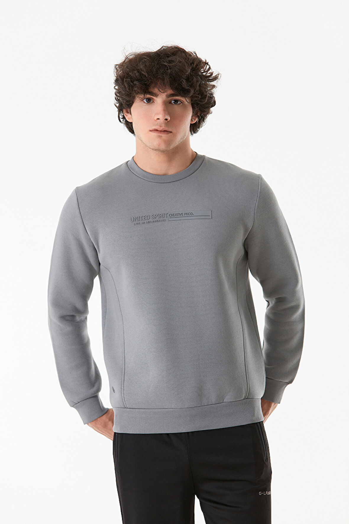 3 İplik Kabartma Baskılı Bisiklet Yaka Sweatshirt