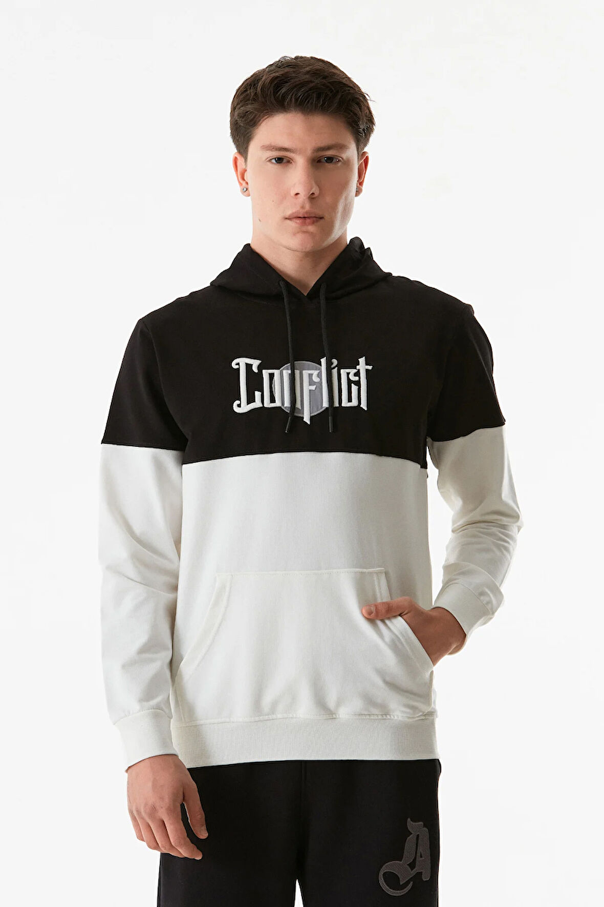 Yazı Nakışlı Kanguru Cepli Kapüşonlu Sweatshirt