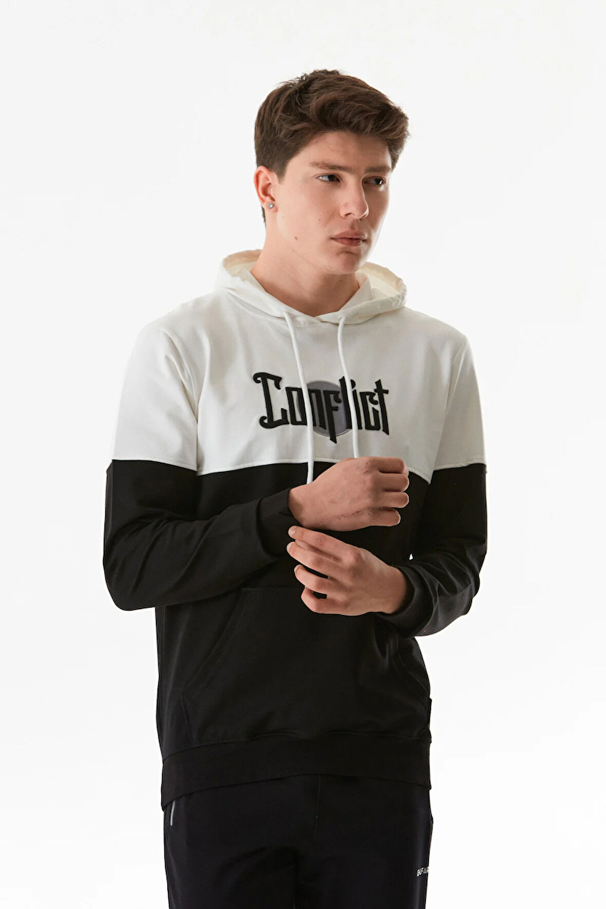 Yazı Nakışlı Kanguru Cepli Kapüşonlu Sweatshirt