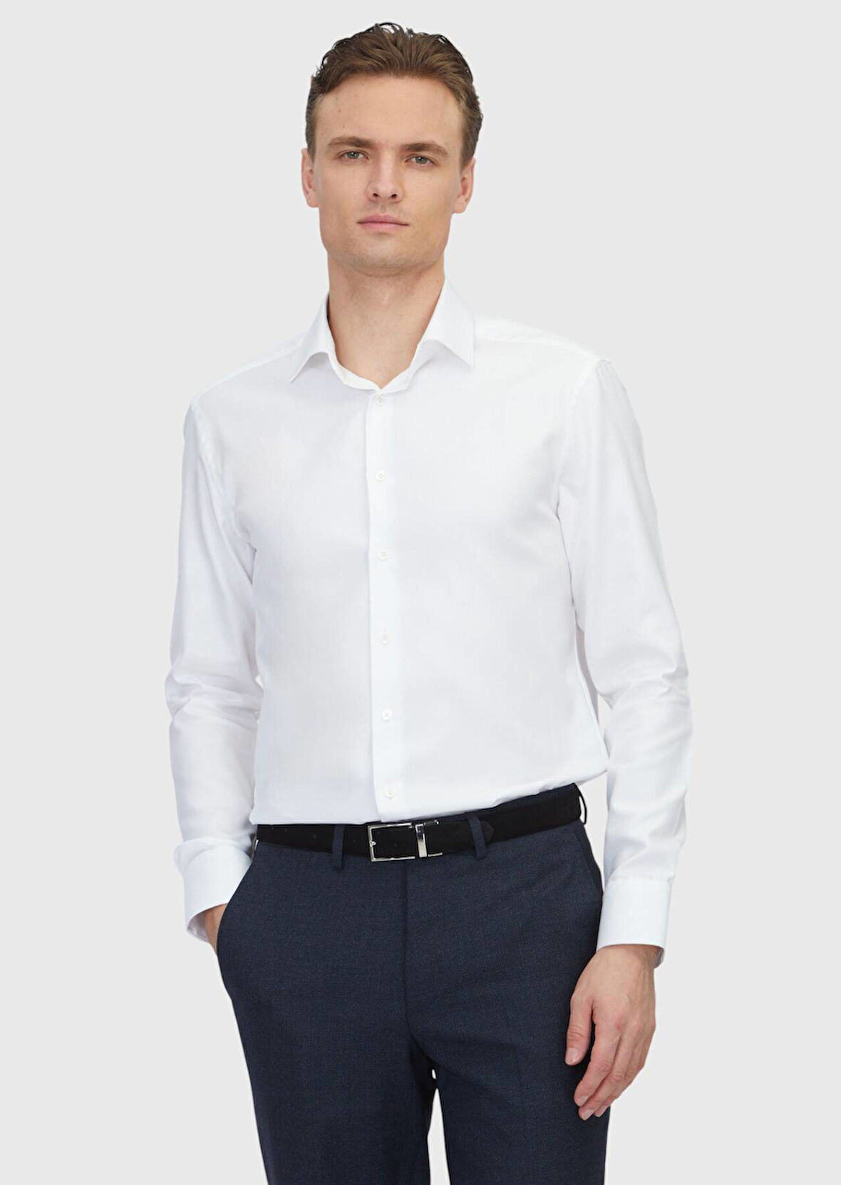 Beyaz Desenli Regular Fit Dokuma Klasik %100 Pamuk Gömlek