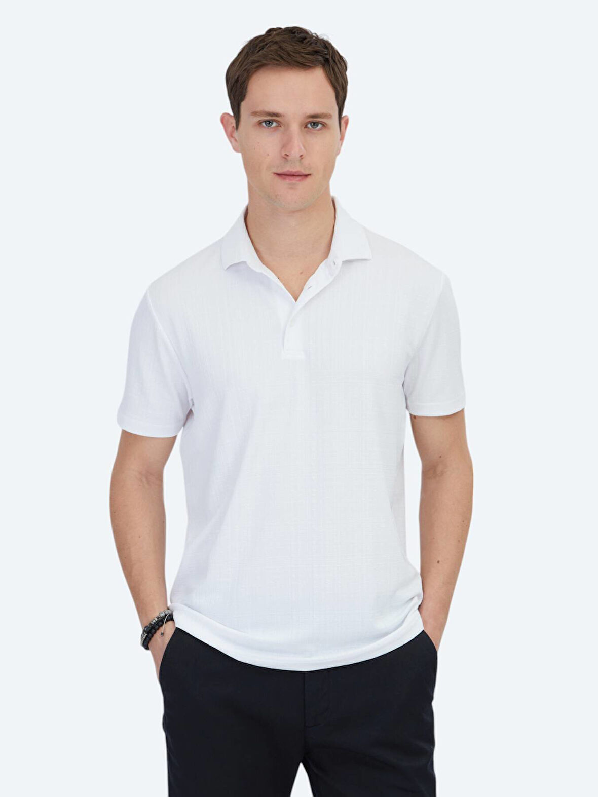 Beyaz Jakarlı Polo Yaka T-Shirt