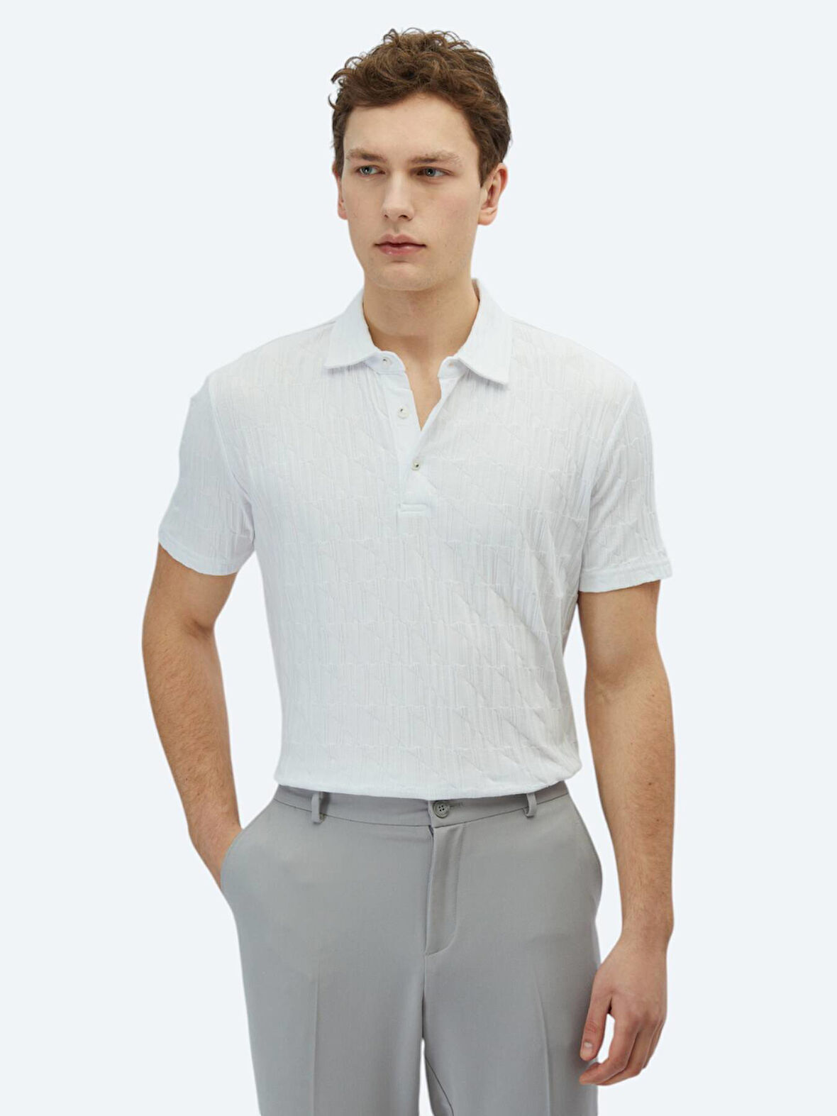 Beyaz Desenli Polo Yaka %100 Pamuk T-Shirt