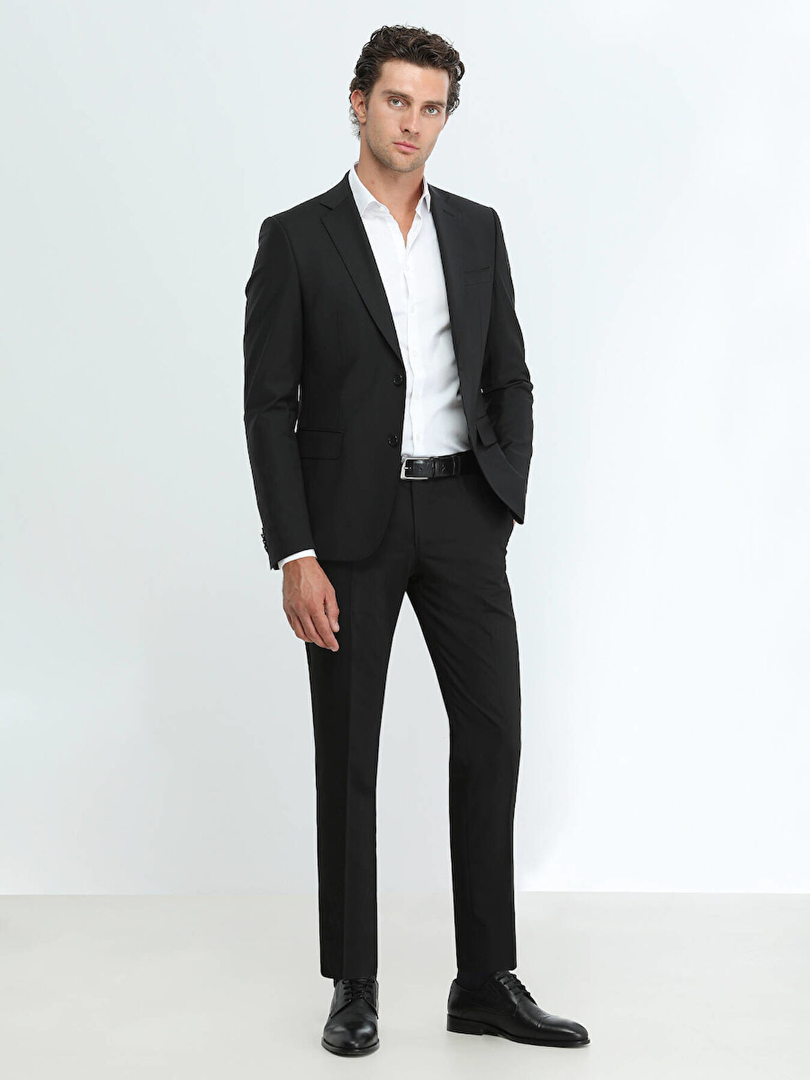 Siyah Düz Modern Fit Yün Karışımlı Takım Elbise