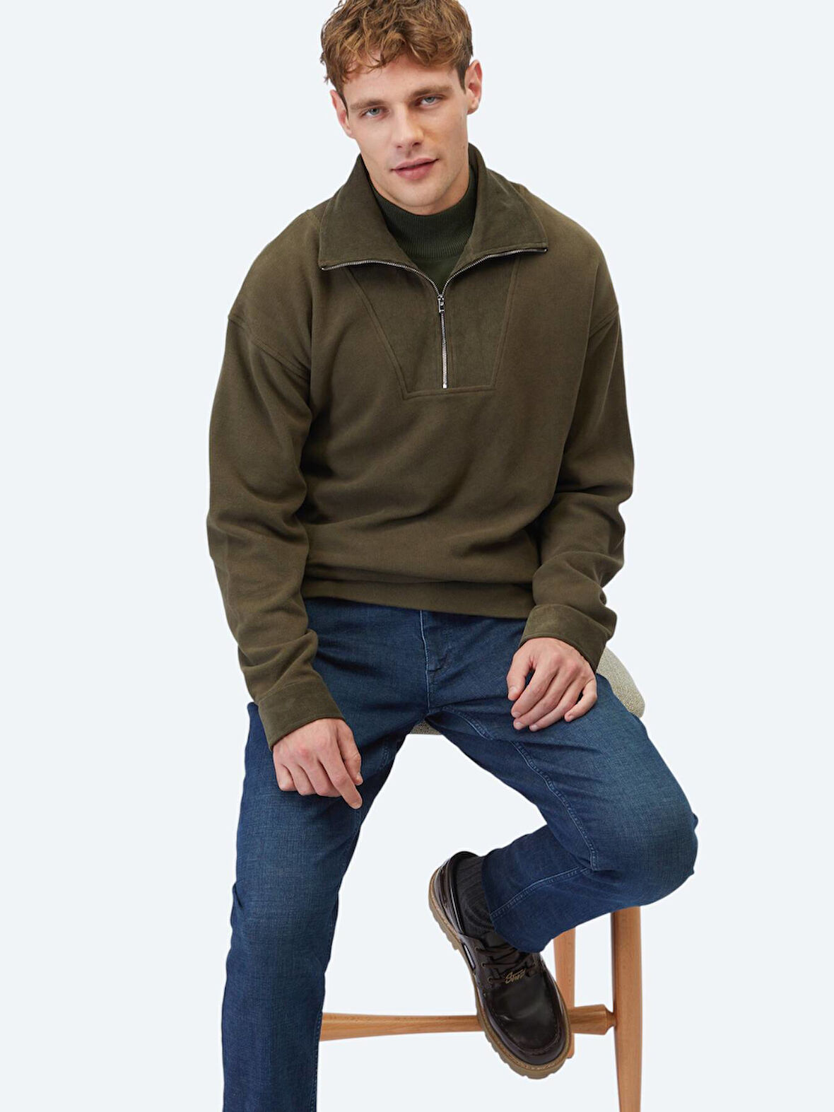 Haki Dik Yaka Çizgili Sweatshırt