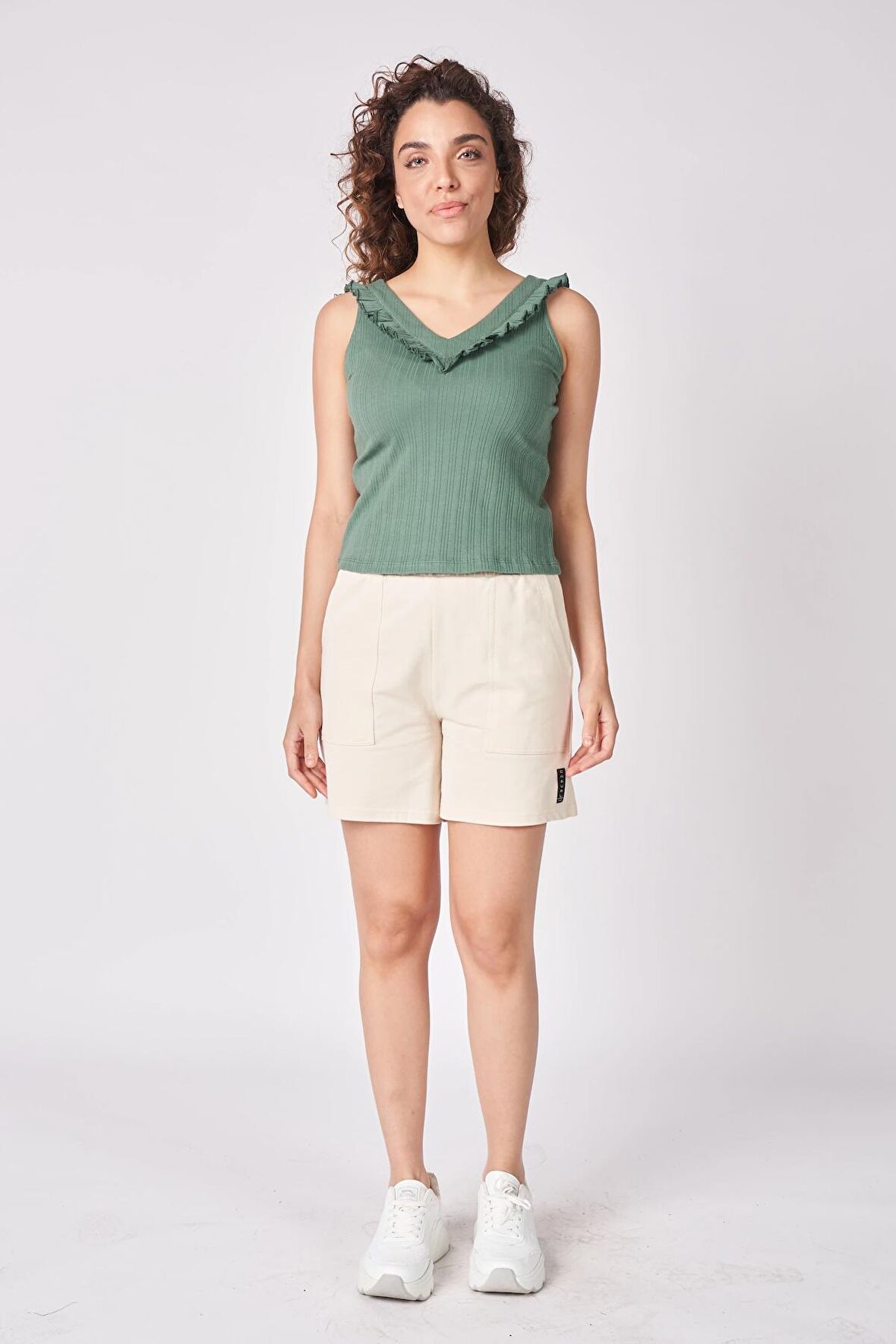 Kadın Dokulu Fırfırlı V Yaka Bluz