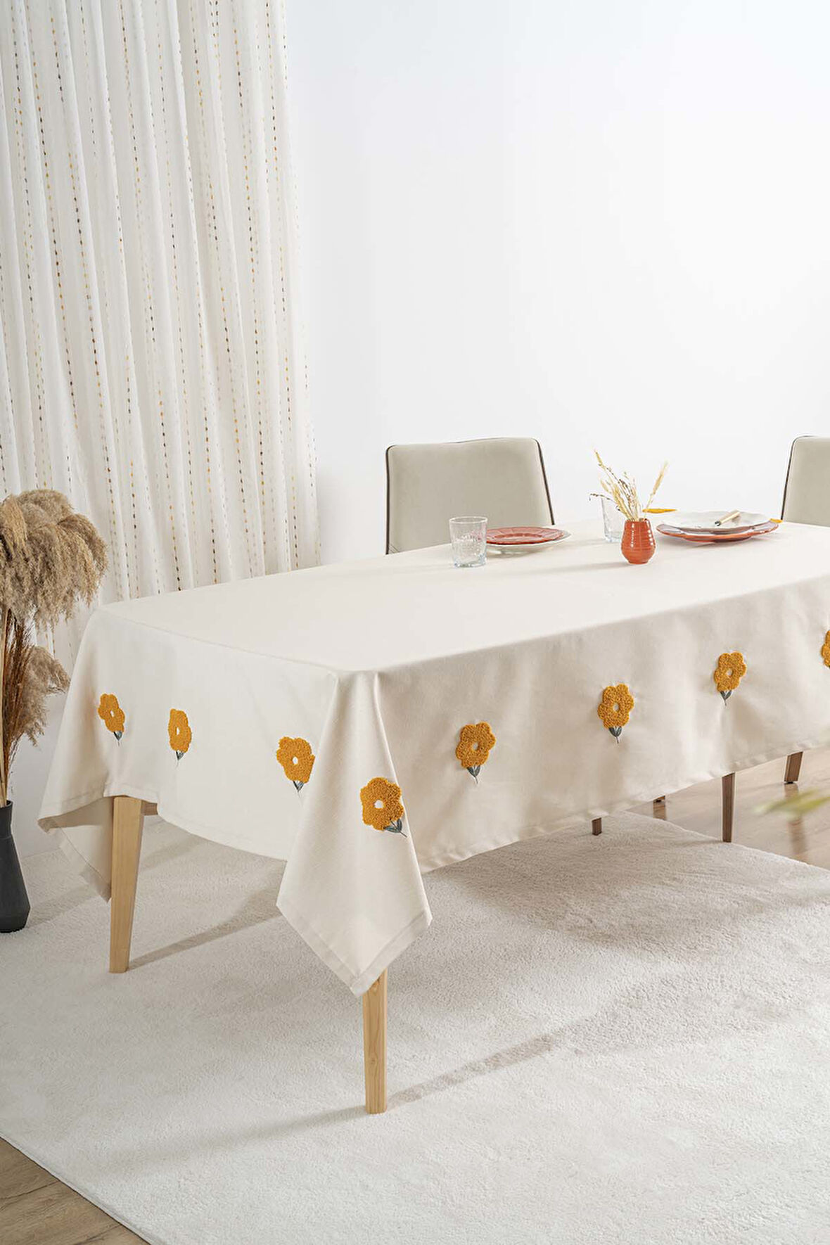 Florita Sarı Punch İşlemeli Dertsiz Leke Tutmaz Masa Örtüsü 160x220 cm