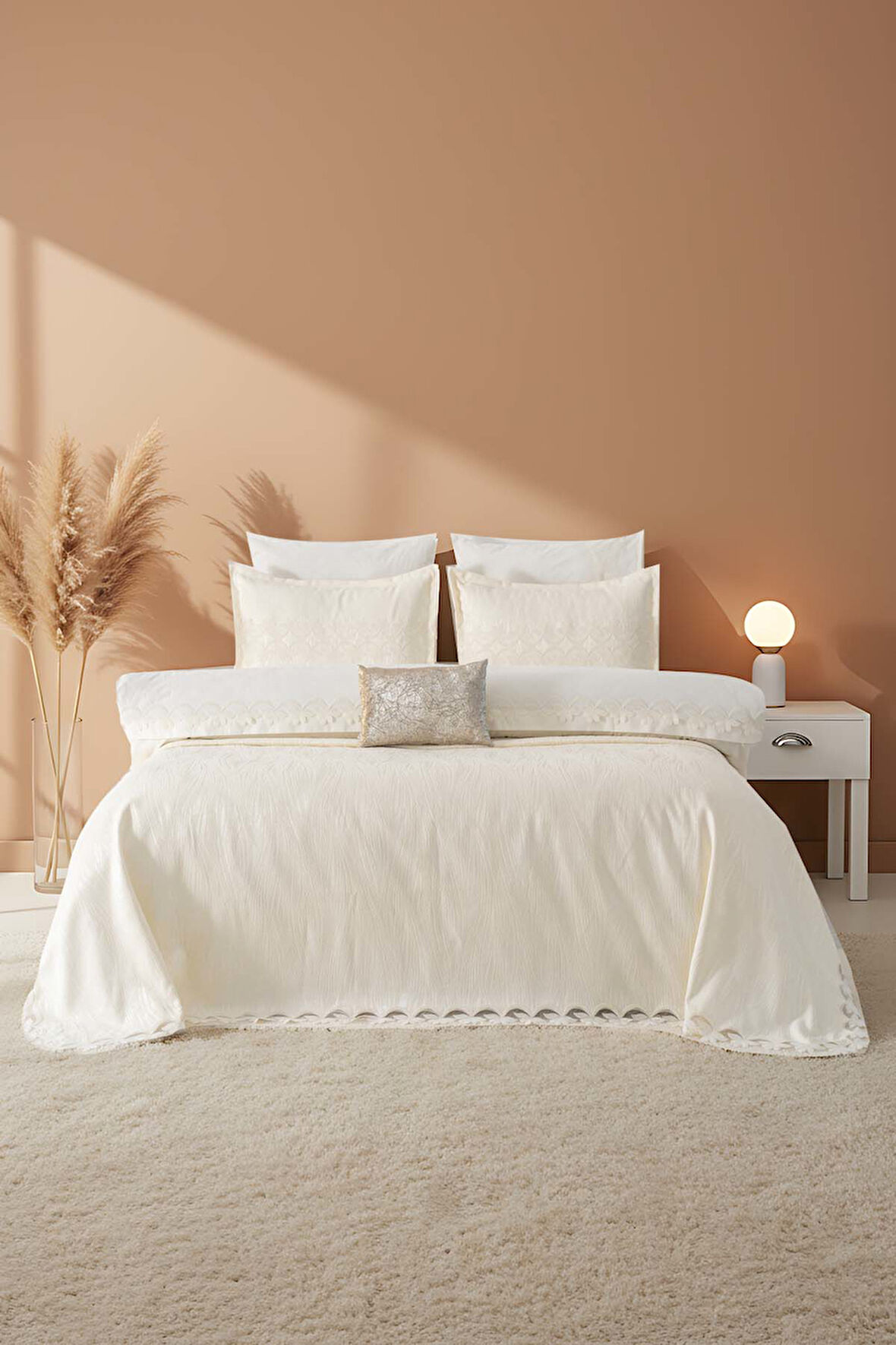 İlay Ekru Nakışlı Çift Kişilik Nevresimli Pike Seti - 8 Parça Çeyiz Seti