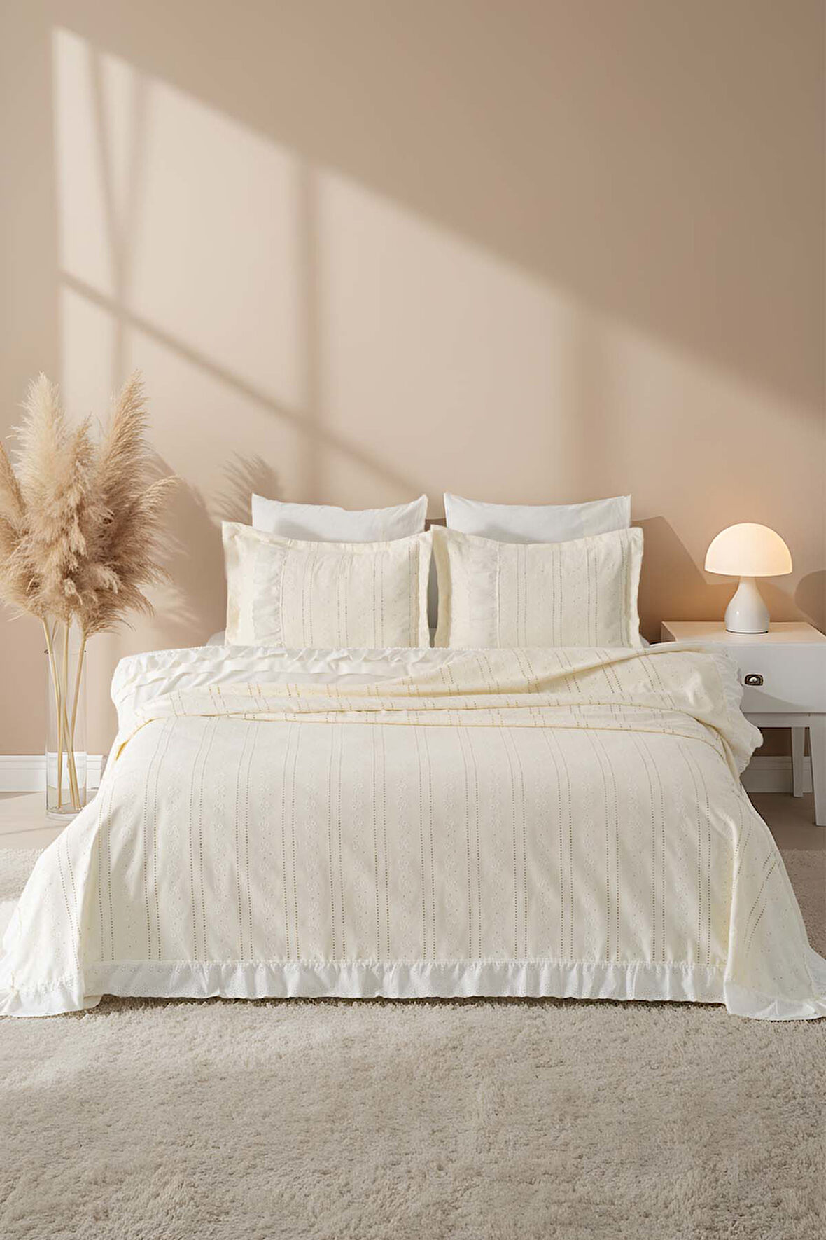 Esila Ekru Fırfırlı Çift Kişilik Nevresimli Pike Seti - 7 Parça Çeyiz Seti