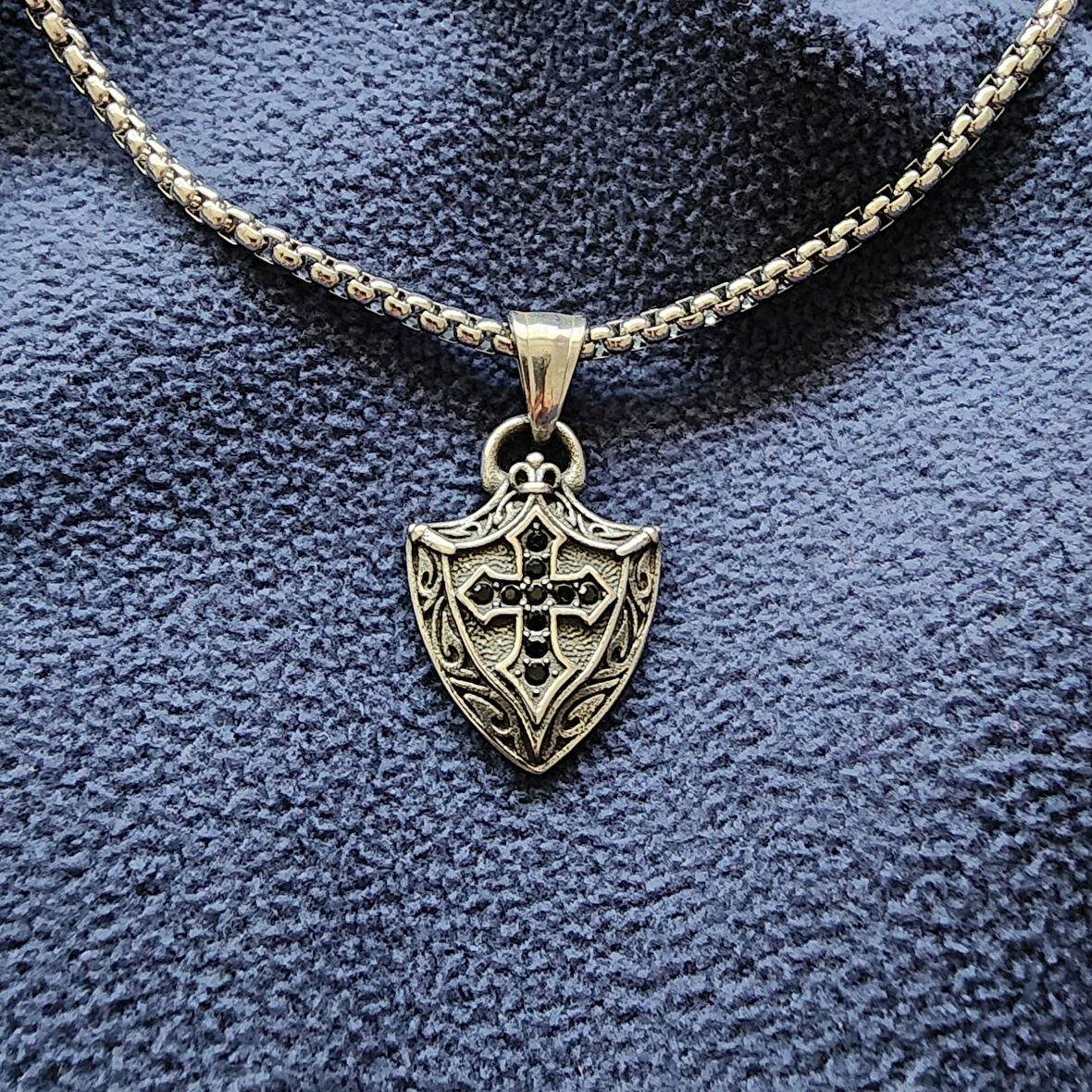 Çelik Koruyucu Haç Kolye