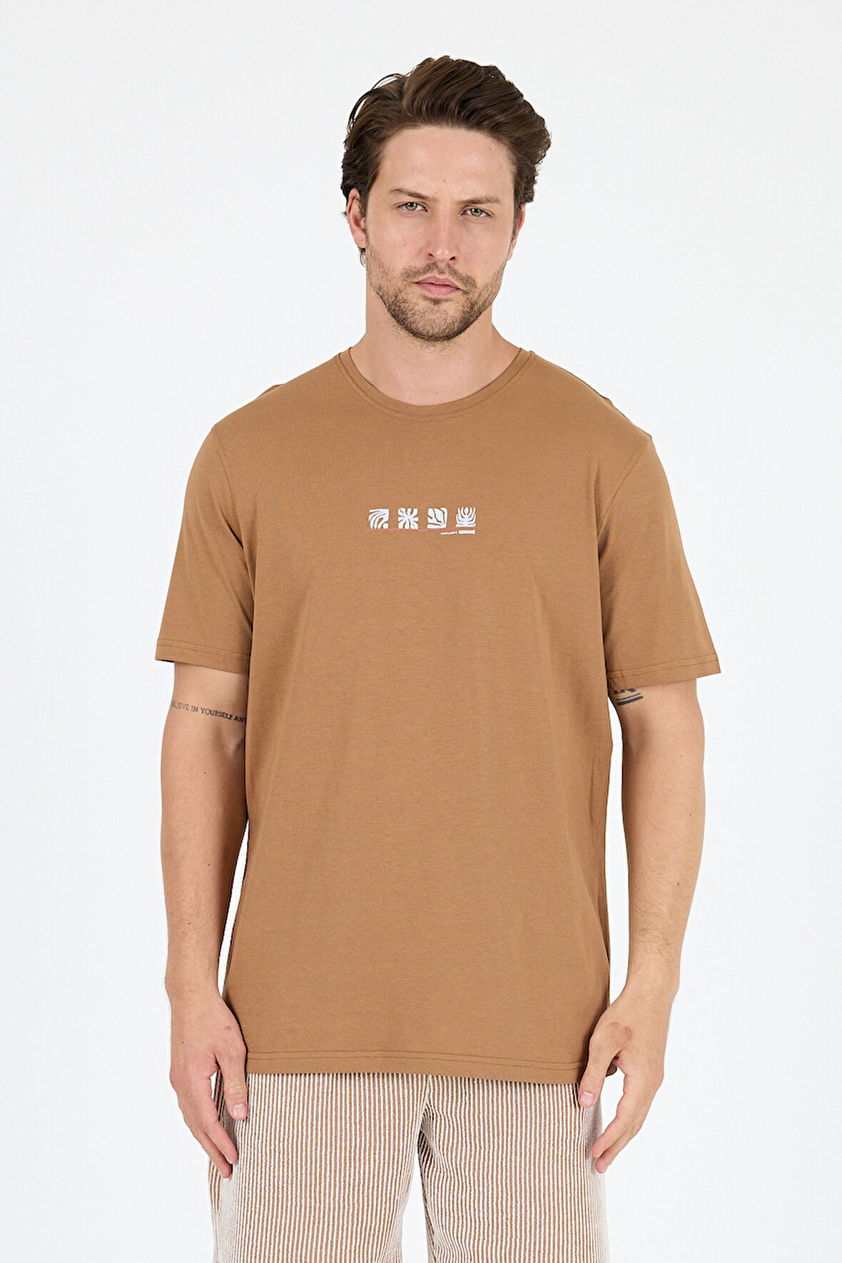 Erkek %100 Pamuk Bisiklet Yaka Kısa Kollu Baskılı T-Shirt  Rahat ve Şık Günlük Tişört 0106