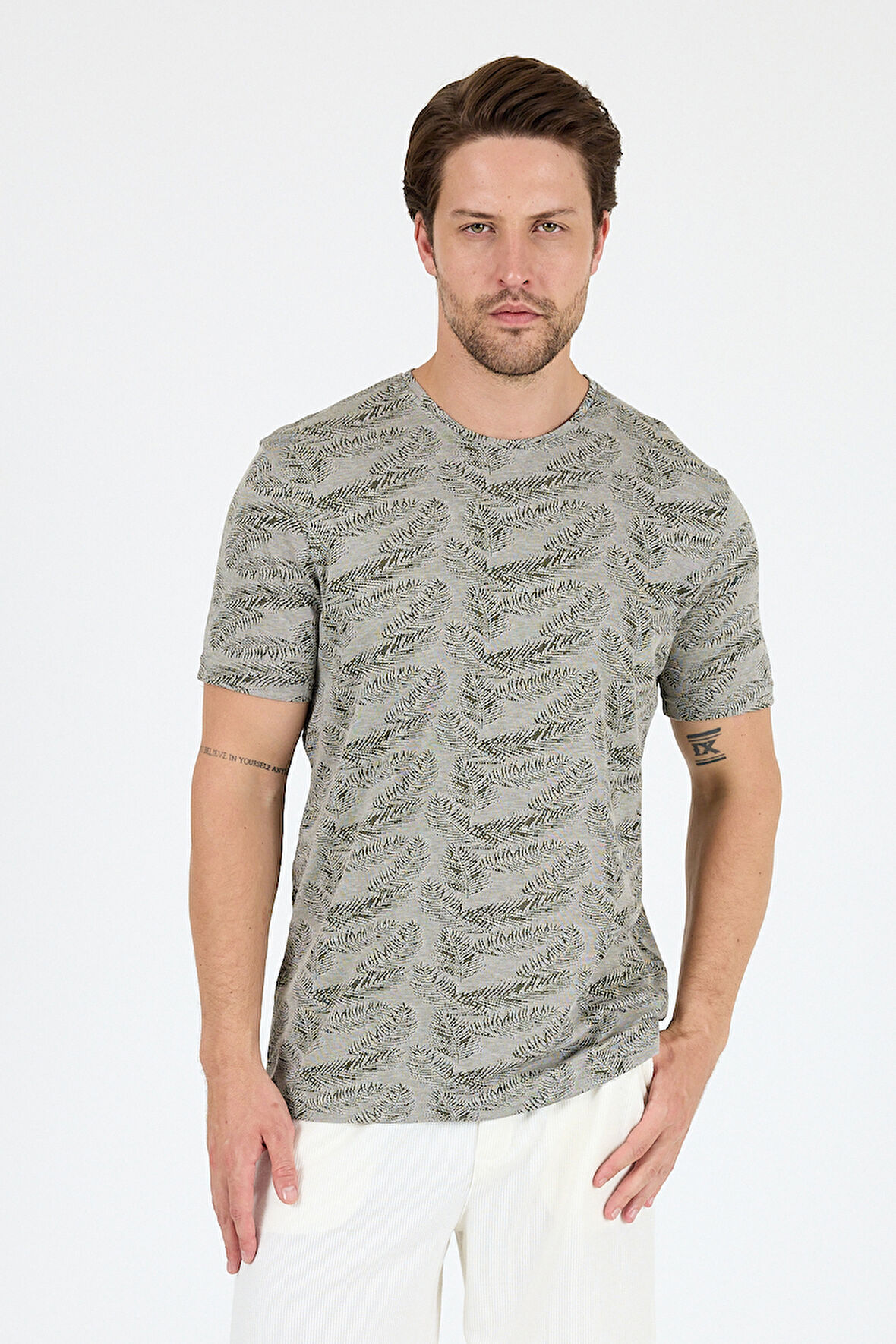 Erkek Bisiklet Yaka Desenli T-Shirt – %100 Pamuk – Rahat ve Şık Günlük Kısa Kollu Tişört 0115