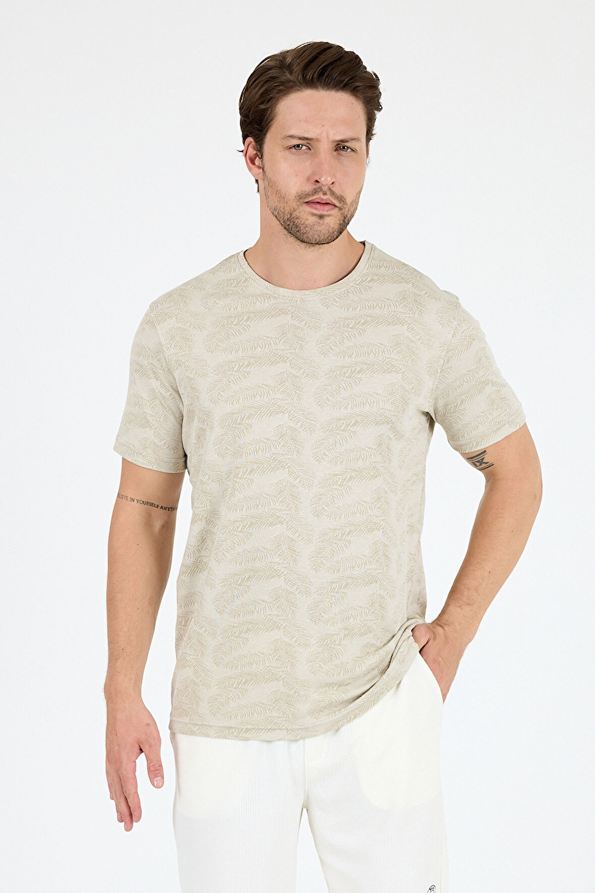 Erkek Bisiklet Yaka Desenli T-Shirt – %100 Pamuk – Rahat ve Şık Günlük Kısa Kollu Tişört 0115