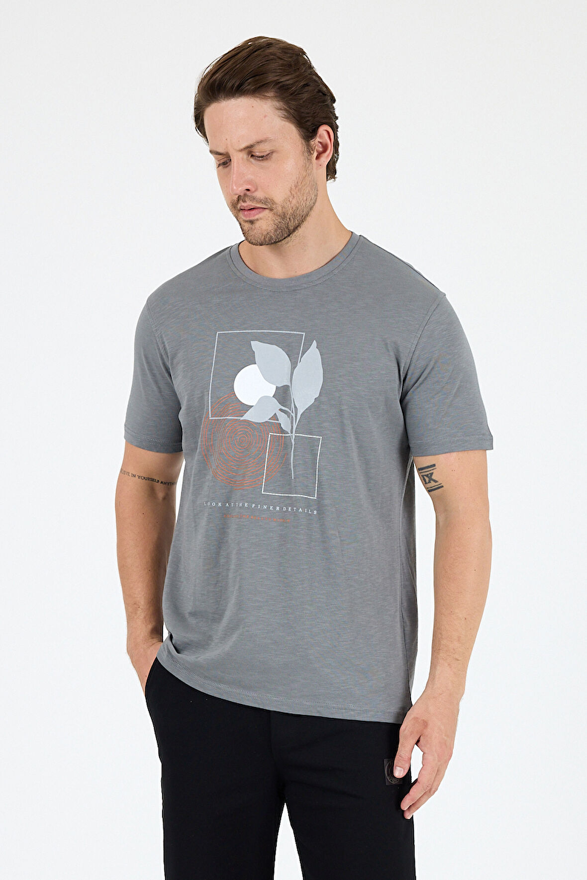 Erkek Sıfır Yaka Baskılı T-Shirt – %100 Pamuk – Rahat ve Tarz Kısa Kollu Erkek Tişört 0009
