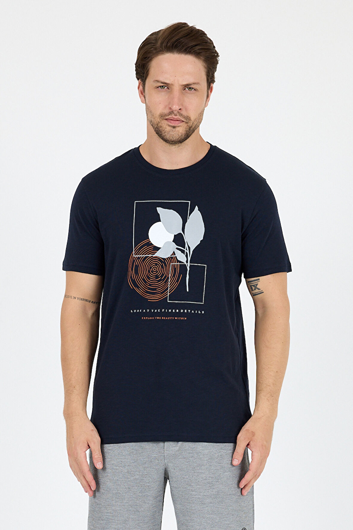 Erkek Sıfır Yaka Baskılı T-Shirt – %100 Pamuk – Rahat ve Tarz Kısa Kollu Erkek Tişört 0009