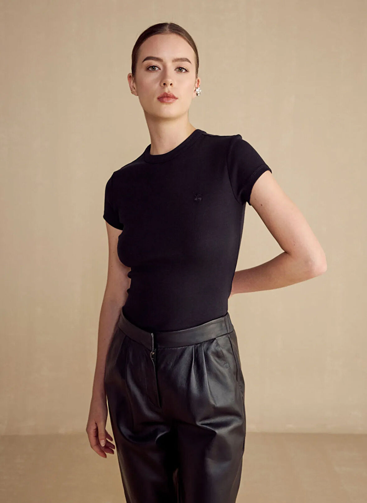 Brooks Brothers Bisiklet Yaka Siyah Kadın T-Shirt BBSS25FTS007