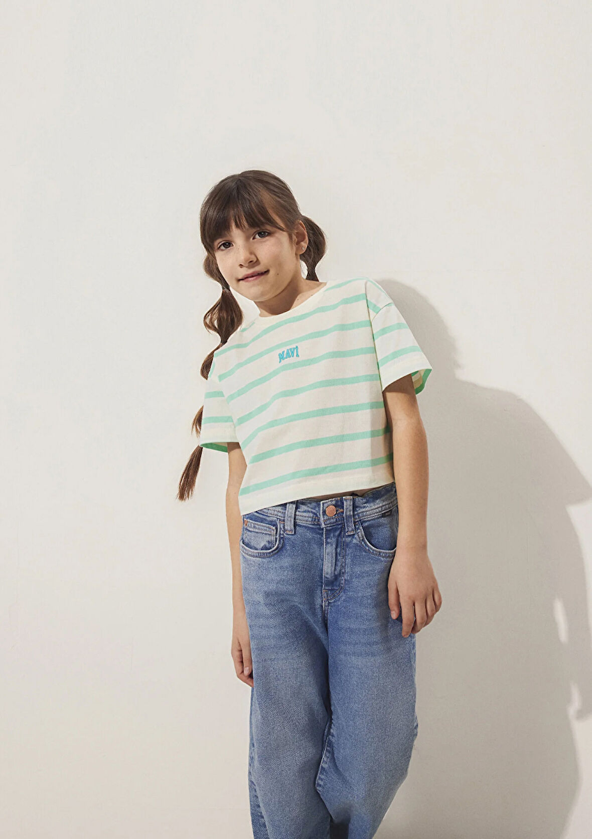 Mavi Logo Baskılı Yeşil Çizgili Crop Tişört 7610182-88145