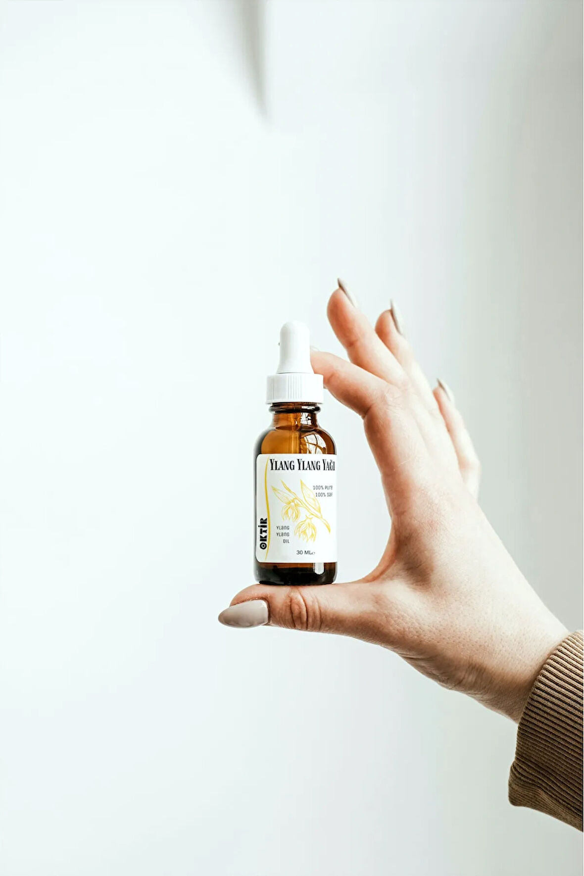 YLANG YLANG YAĞI 30 ML – SAF & DOĞAL CİLT DENGELEYİCİ, SAÇ UZATICI VE STRES AZALTICI BİTKİSEL YAĞ