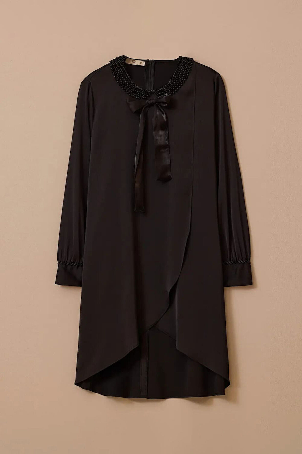 Kadın İnci Detaylı Asimetrik Saten Tunik - Siyah | 38