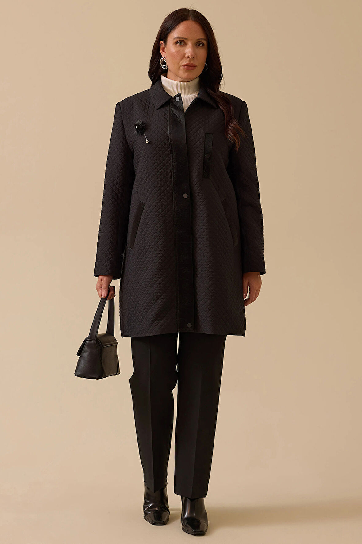 Galaxi Kadın Büyük Beden Aksesuar Detaylı Kapitone Kap 4007 Siyah