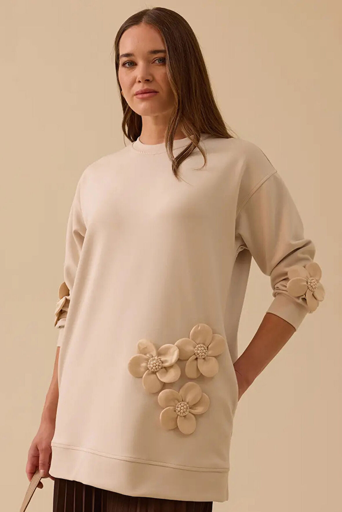 Kadın Çiçek Detaylı Cepli Sweatshirt - Bej | S