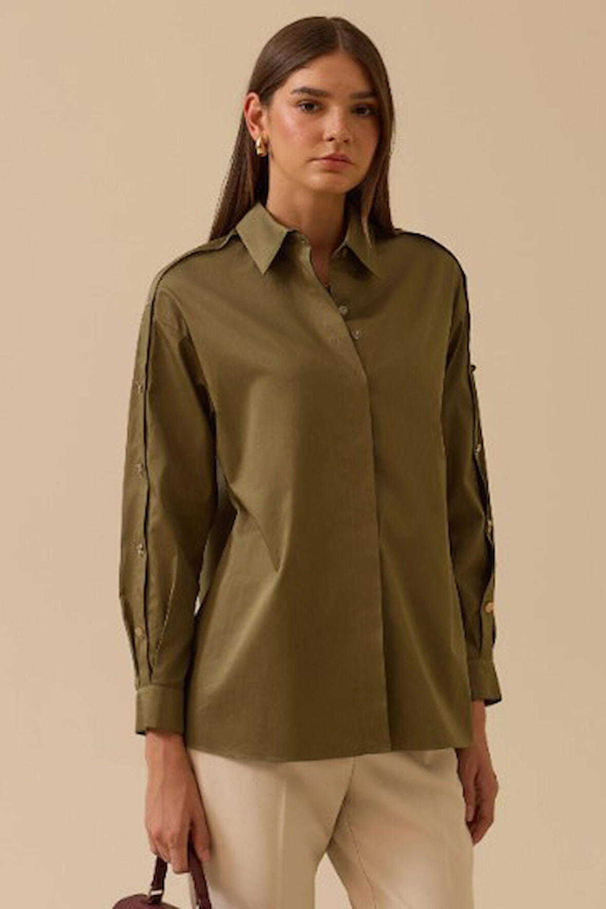 Kadın Gold Düğme Detaylı Düz Kesim Gömlek - Haki | 44