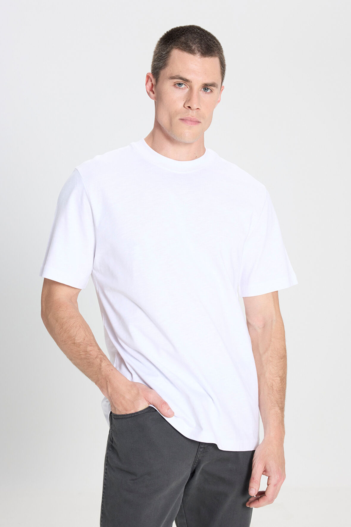 Regular Fit Normal Kesim Bisiklet Yaka %100 Pamuk Beyaz Tişört