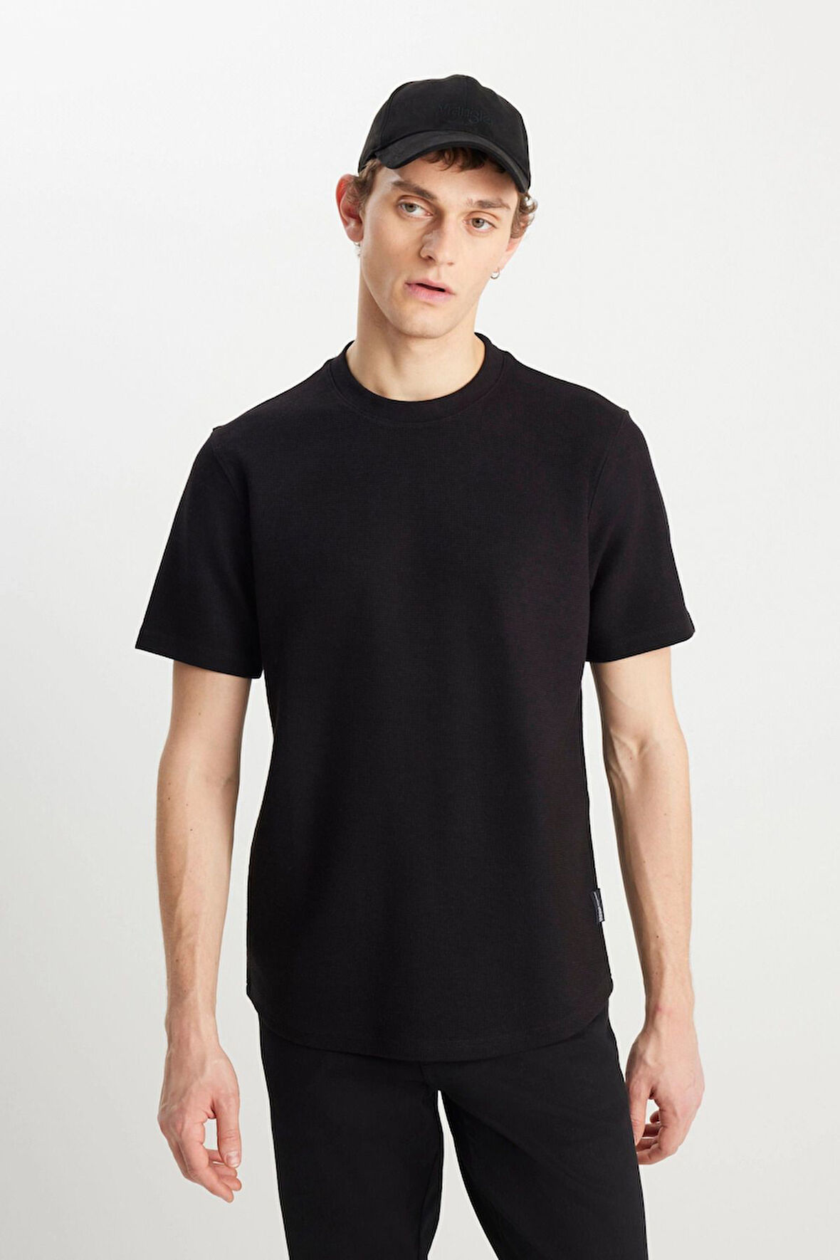 Wrangler Erkek Relaxed Fit Dokulu Siyah Basic T-Shirt - W2510718001