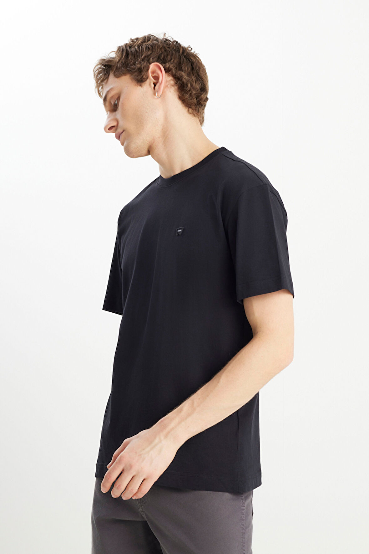 %100 Pamuk Relaxed Fit Normal Kesim Bisiklet Yaka Siyah Tişört