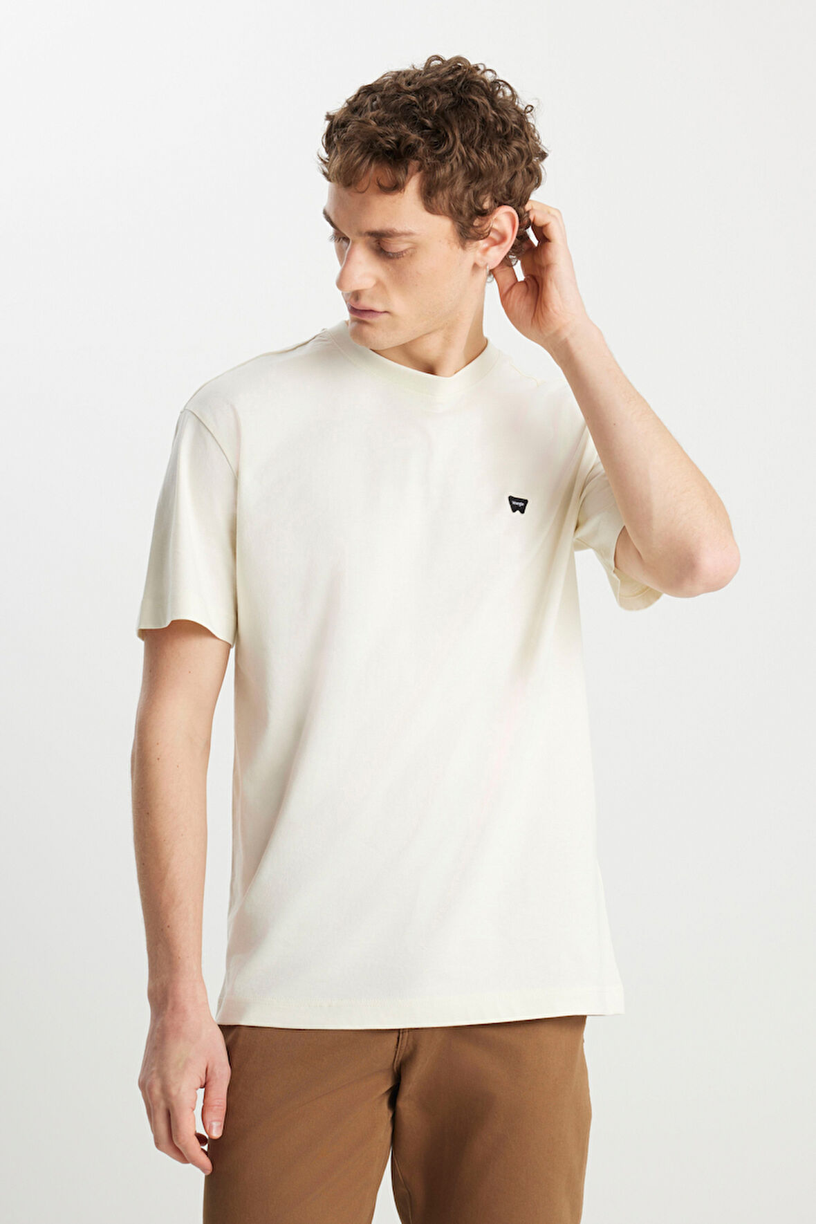 %100 Pamuk Relaxed Fit Geniş Kesim Bisiklet Yaka Minimal Logo Kırık Beyaz Tişört