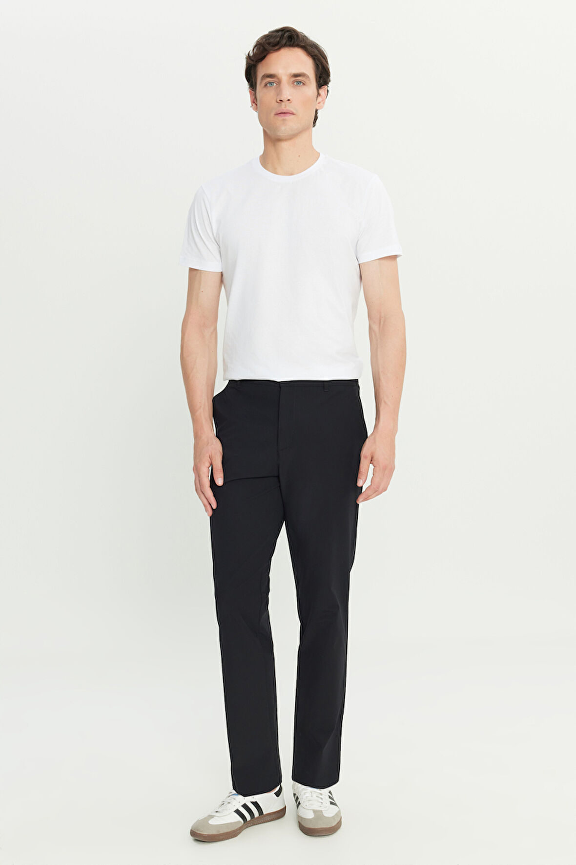 Regular Fit Normal Kesim Lastik Bel Detaylı Siyah Chino Pantolon