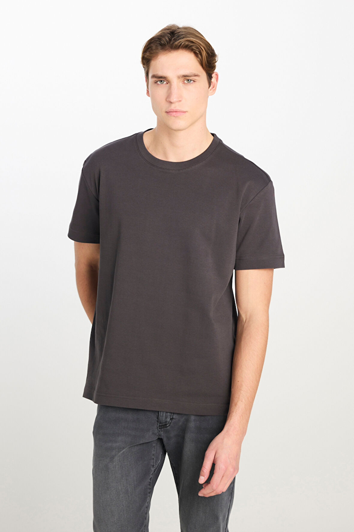 %100 Pamuk Relaxed Fit Geniş Kesim Bisiklet Yaka Antrasit Basic T-shirt