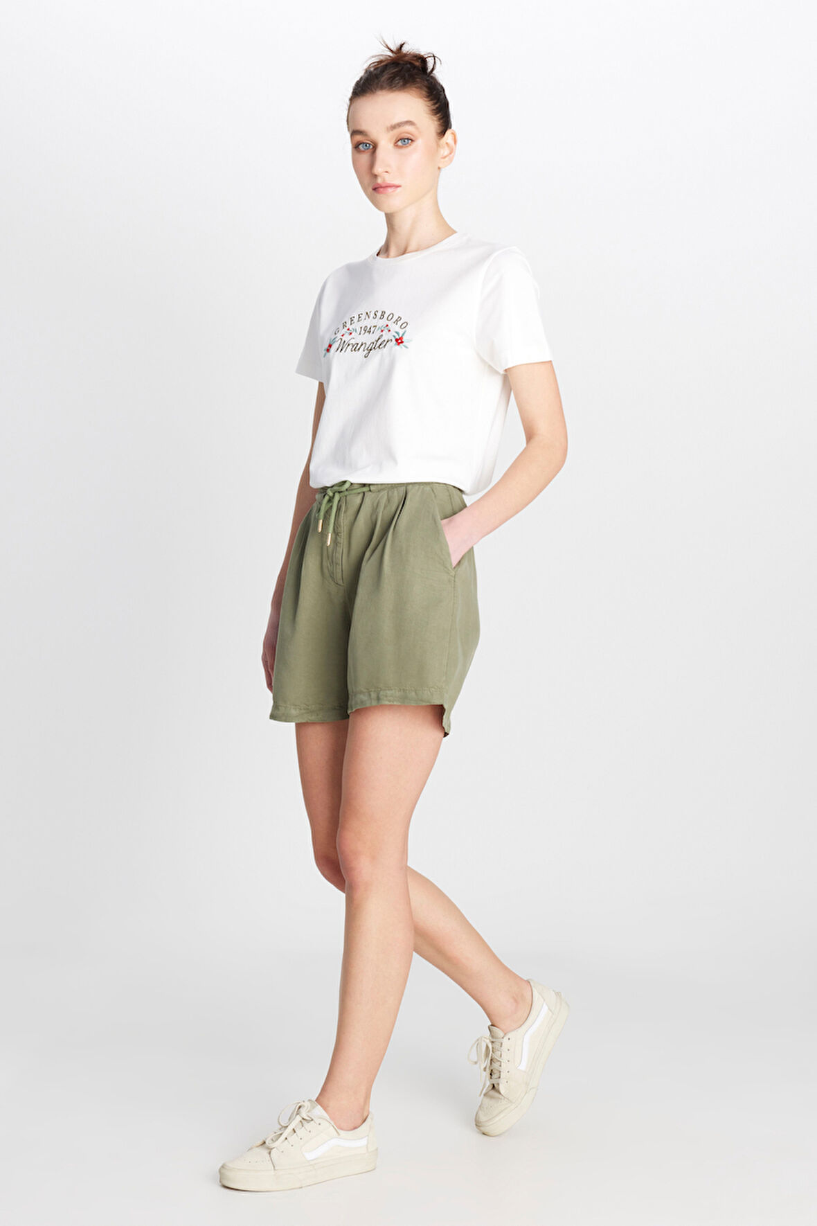 Relaxed Fit Geniş Kesim Yumuşak Dokulu Bağcıklı Haki Şort