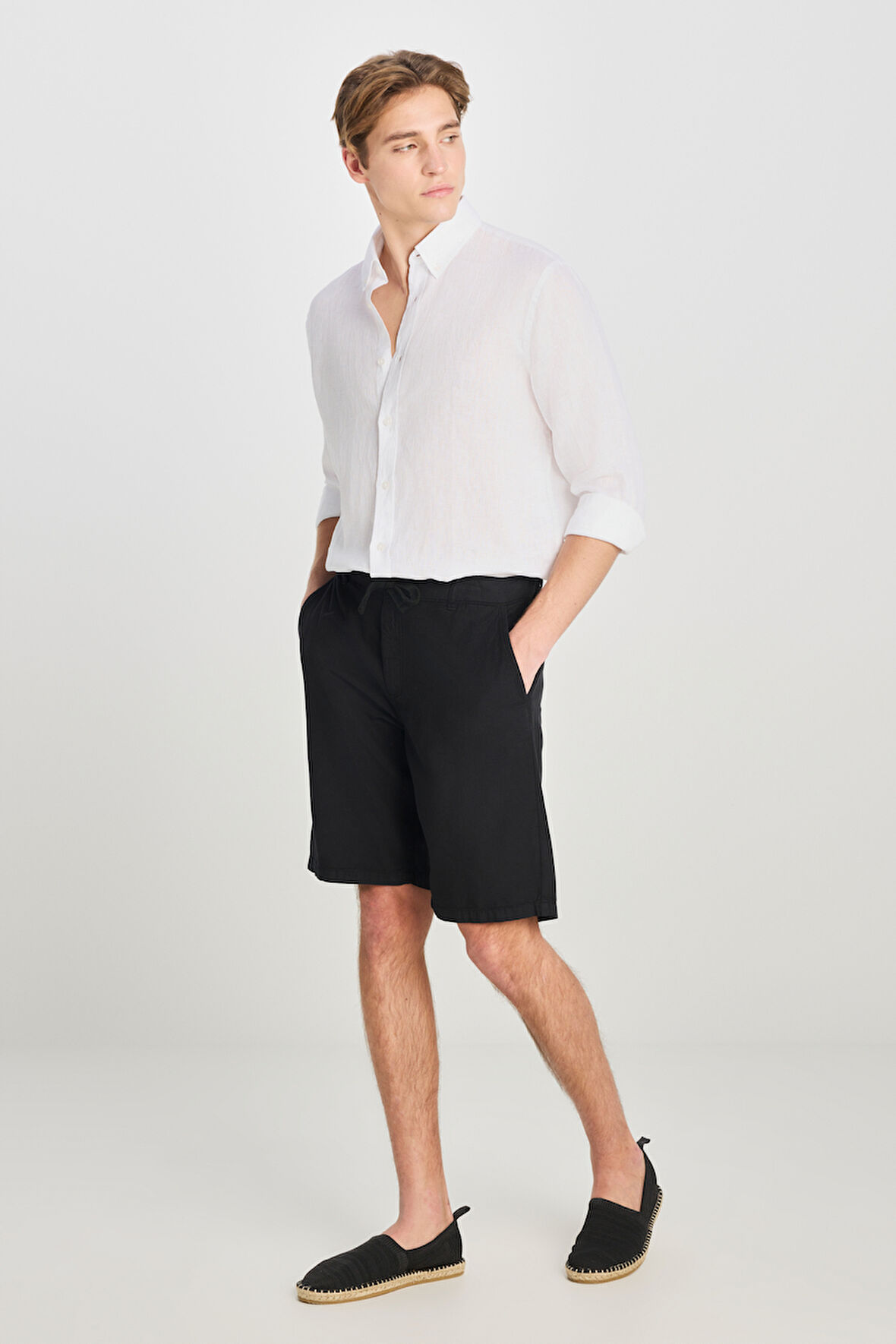 Relaxed Fit Geniş Kesim Lastik Bel Detaylı Esnek Siyah Chino Şort